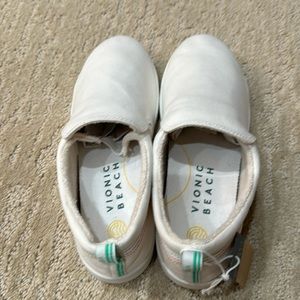 Vionic Beach White Marshall Slip-On Canvas Sneakers Size 6 Women's